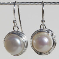 Ohrhänger "Perle im Nest" hell