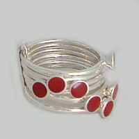 Silberring mit Steinen aus Kunstharz