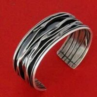"Wellenspiel" gefaltetes Silber - Armschmuck