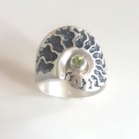 "Schnecke - Peridot" Silberring  teilgeschwärzt