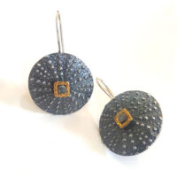 "Seeigel" Ohrhänger mit Rohdiamant, teilvergoldet