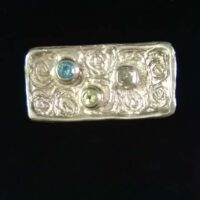 „Ring mit Rohdiamant, Peridot und Topas"