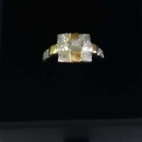 „Ring mit Rohdiamant"